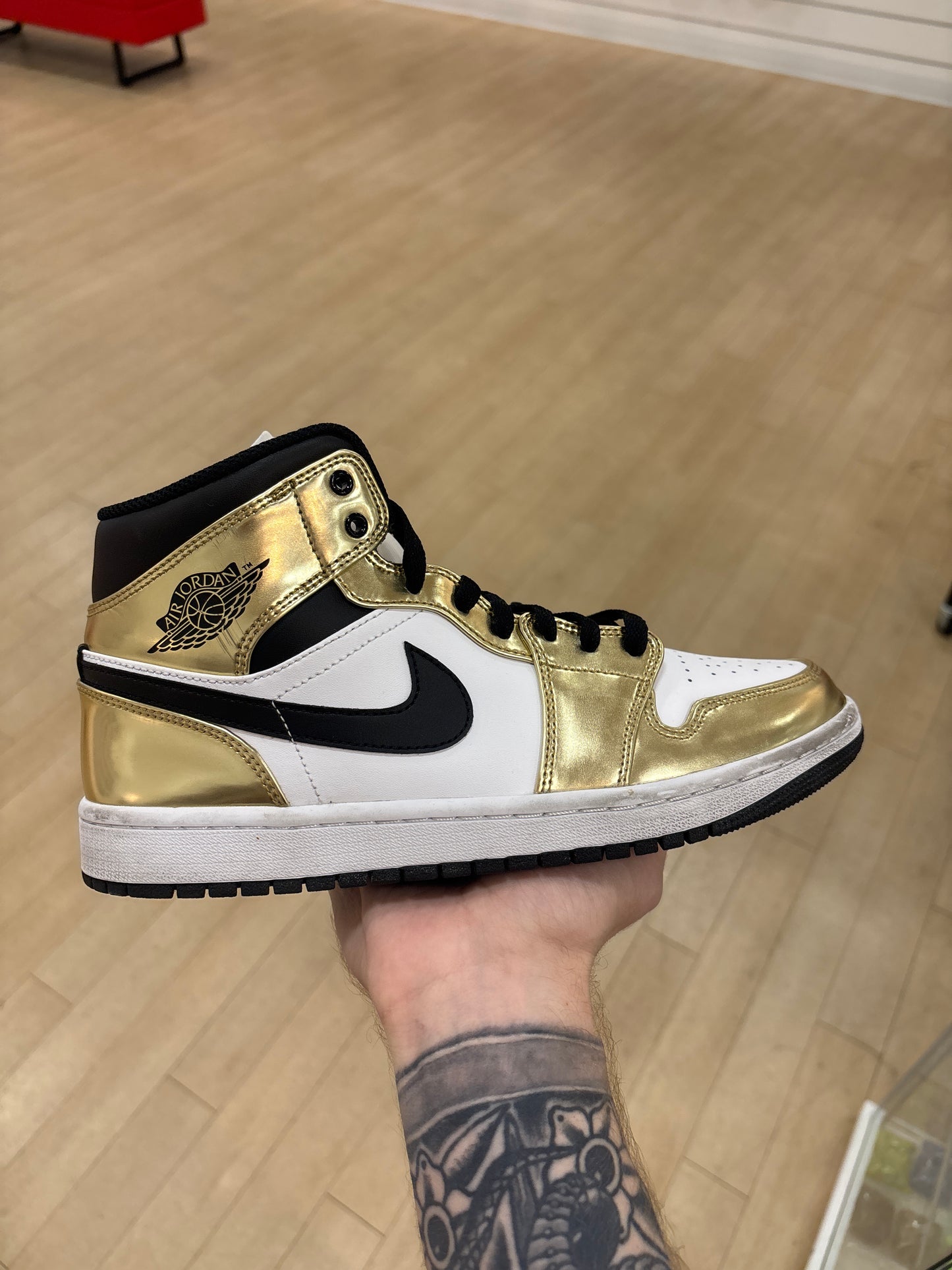 Jordan 1 Mid SE Metallic Gold (Used)