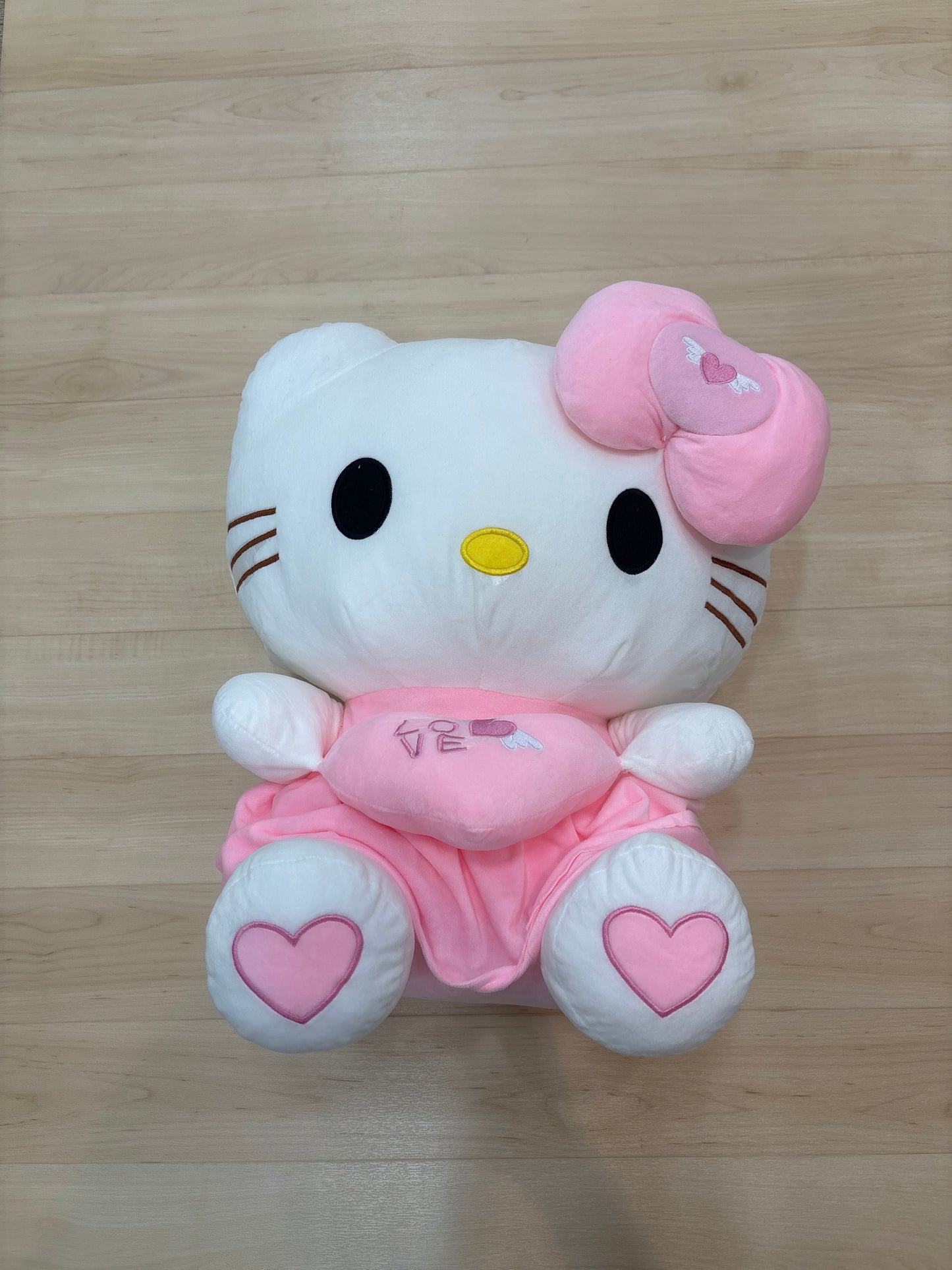 Hello Kitty Plushie Pink Heart