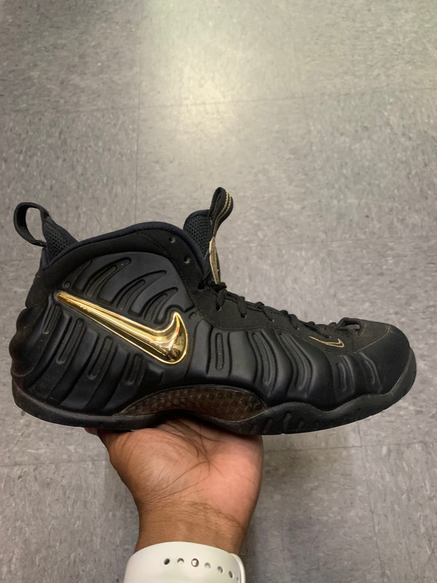 Air Foamposite Pro Black Metallic Gold (Used)