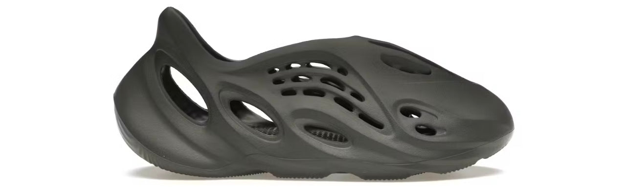 Yeezy Foam RNNR Carbon (Used)