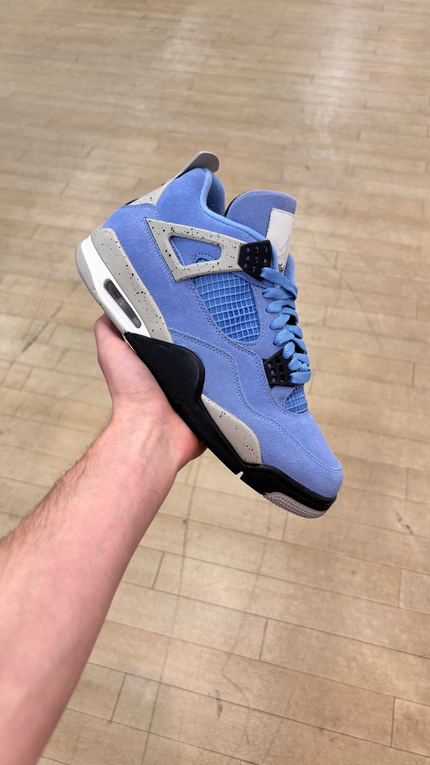Jordan 4 UNC (Used)