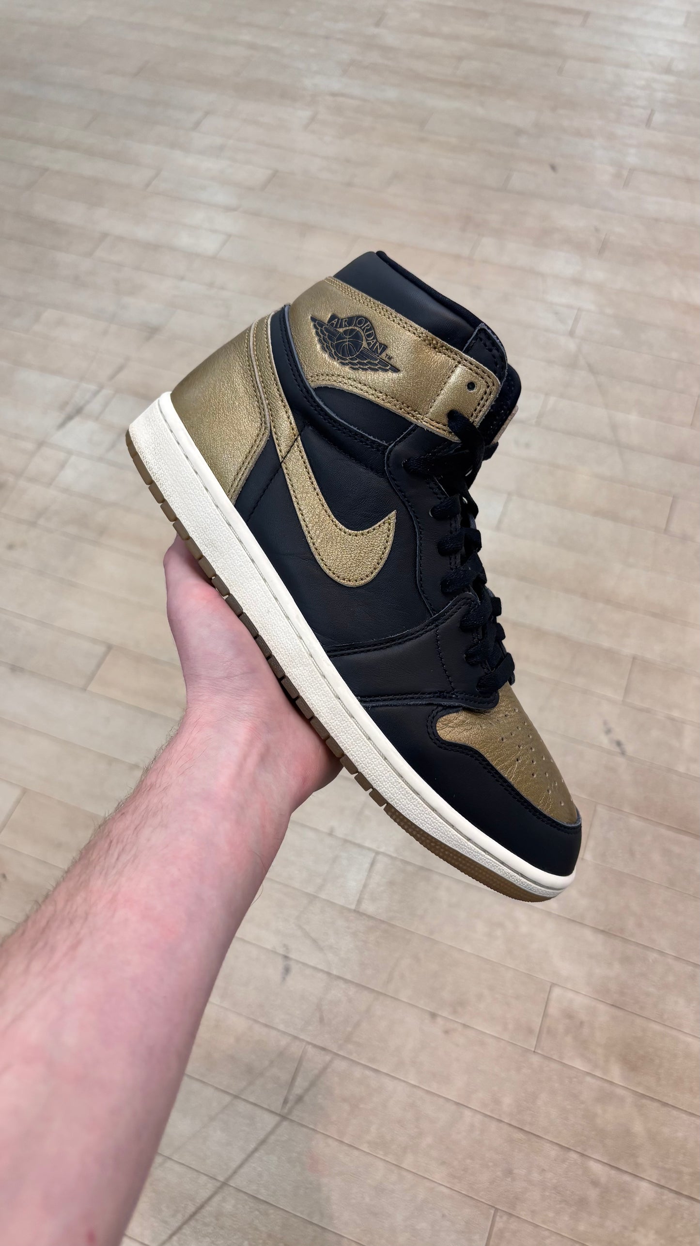 Jordan 1 High Black Metallic Gold (Used)