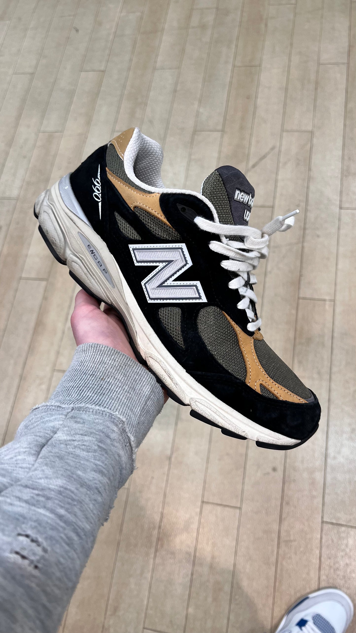 New Balance 990v3 MiUSA Black Tan (Used)