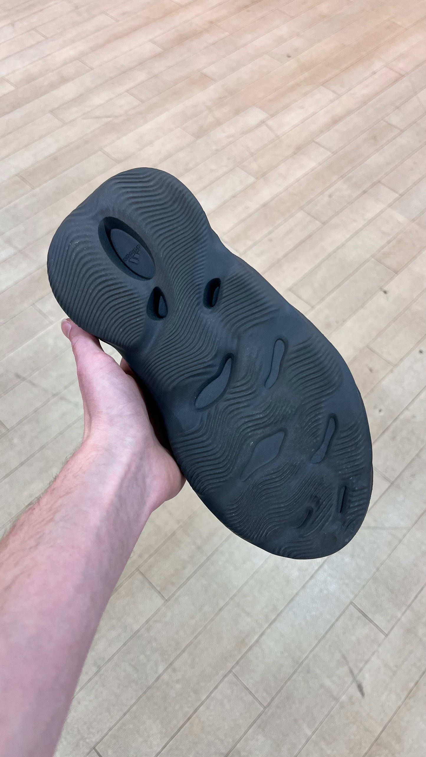 Yeezy Foam RNNR Carbon (Used)