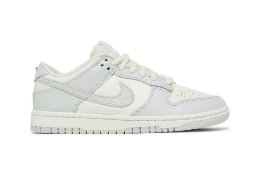 Wmns Dunk Low Needlework