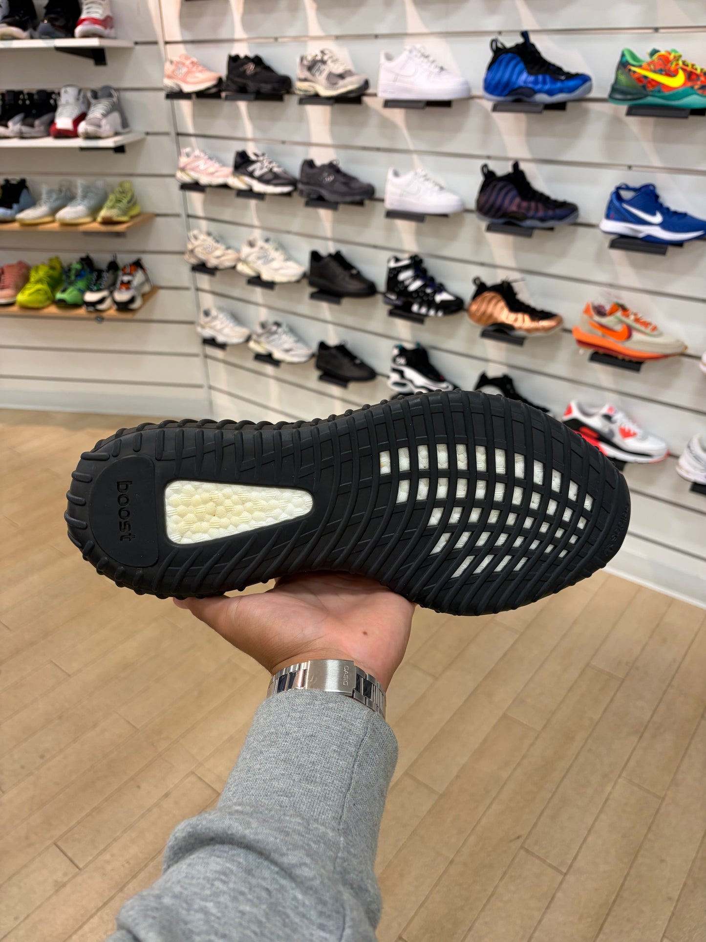 Yeezy Boost 350 V2 Red (Used)