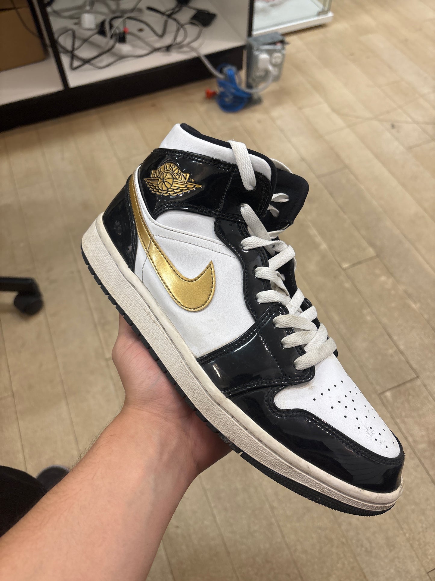 Jordan 1 Mid Black Gold (Used)