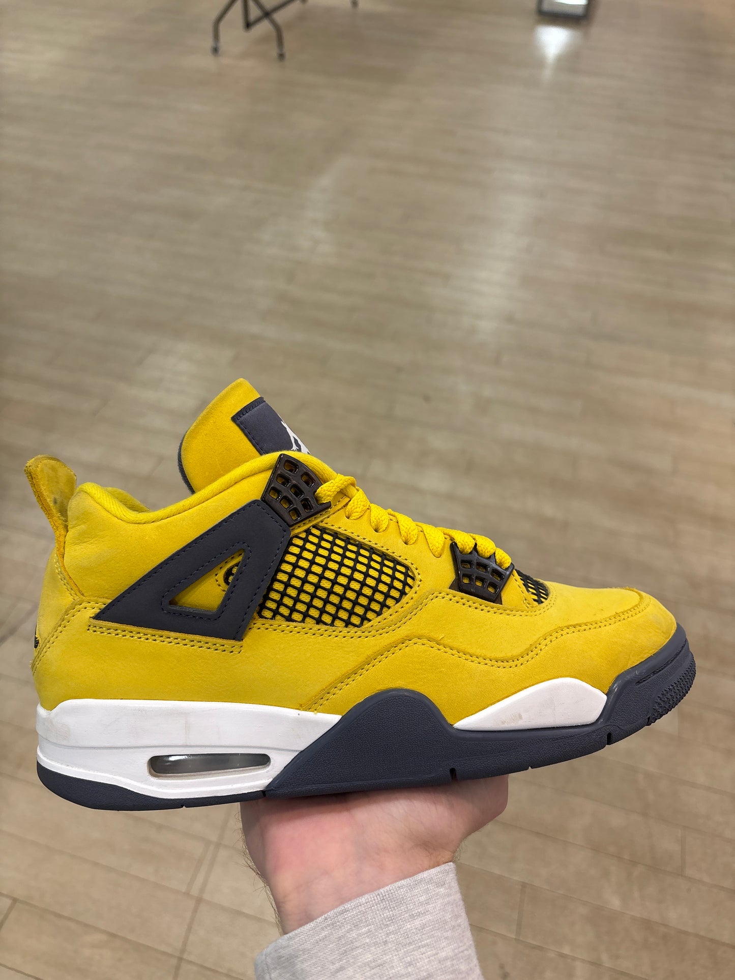 Jordan 4 Lightning (Used)