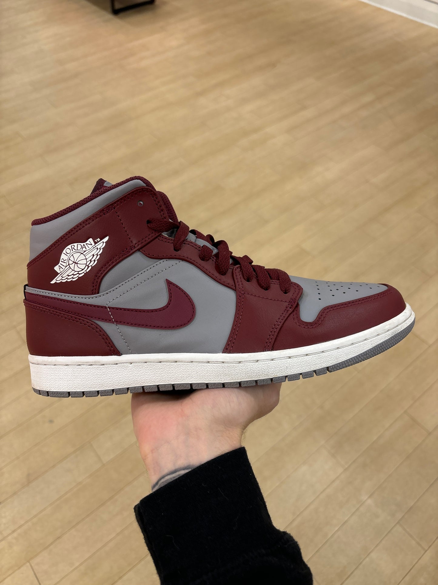 Jordan 1 Mid Cherrywood Red (Used) No Box