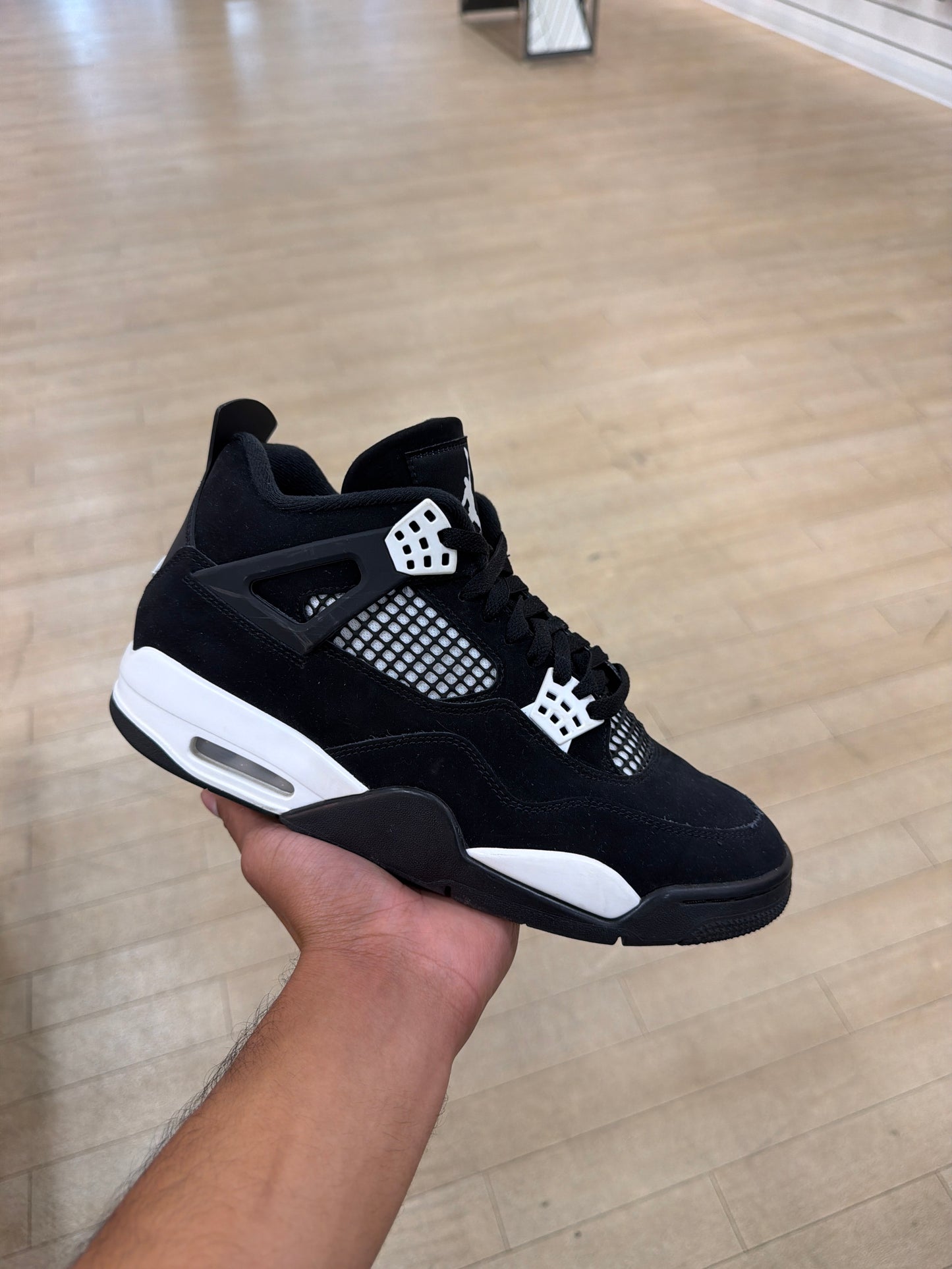 Jordan 4 White Thunder (Used)