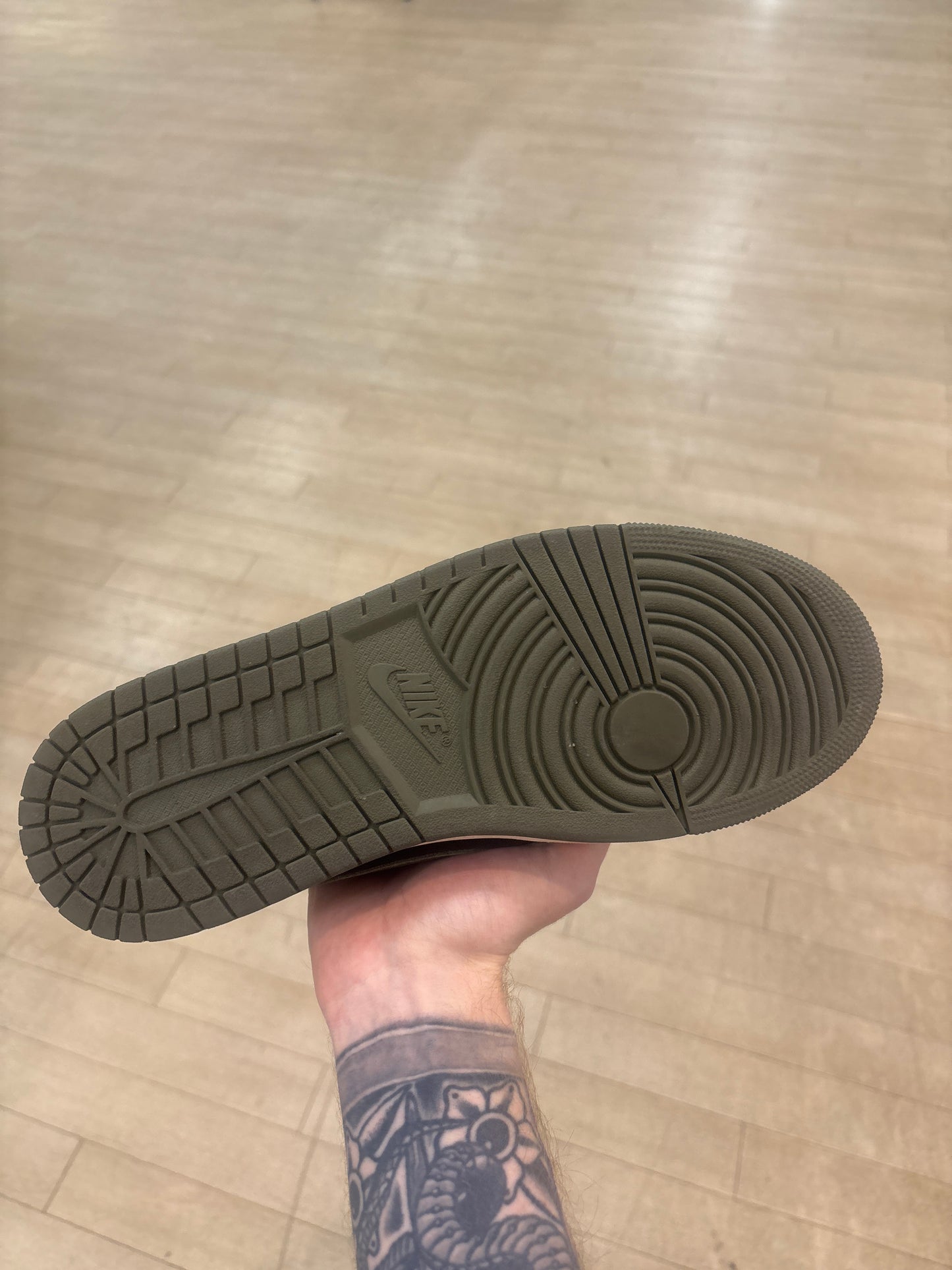 Jordan 1 Low Travis Scott OG Olive W (Used)