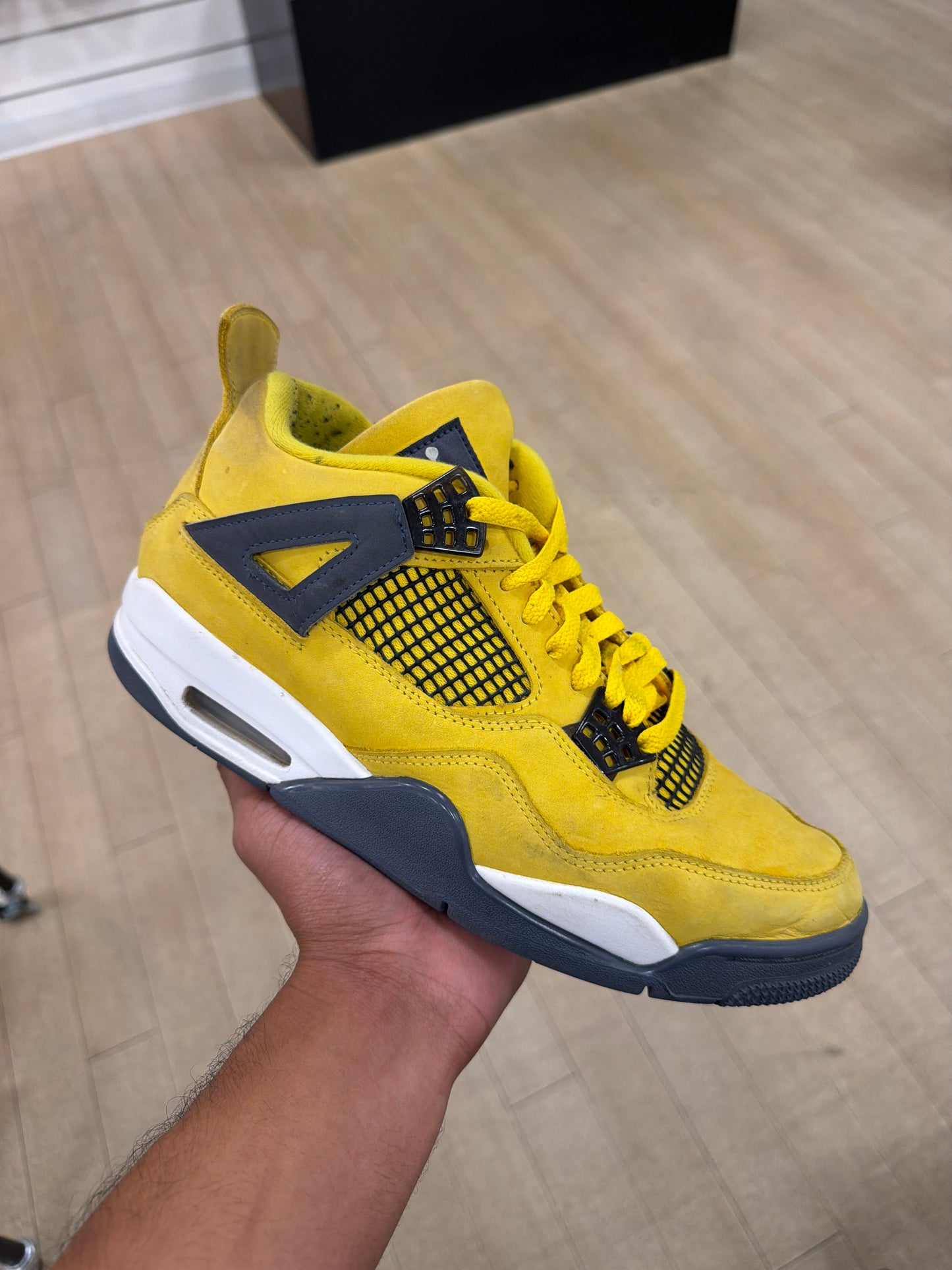 Jordan 4 Lightning (Used)