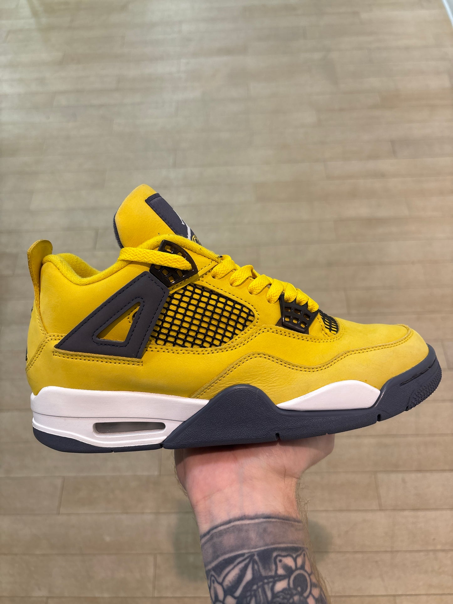Jordan 4 Lightning (Used)