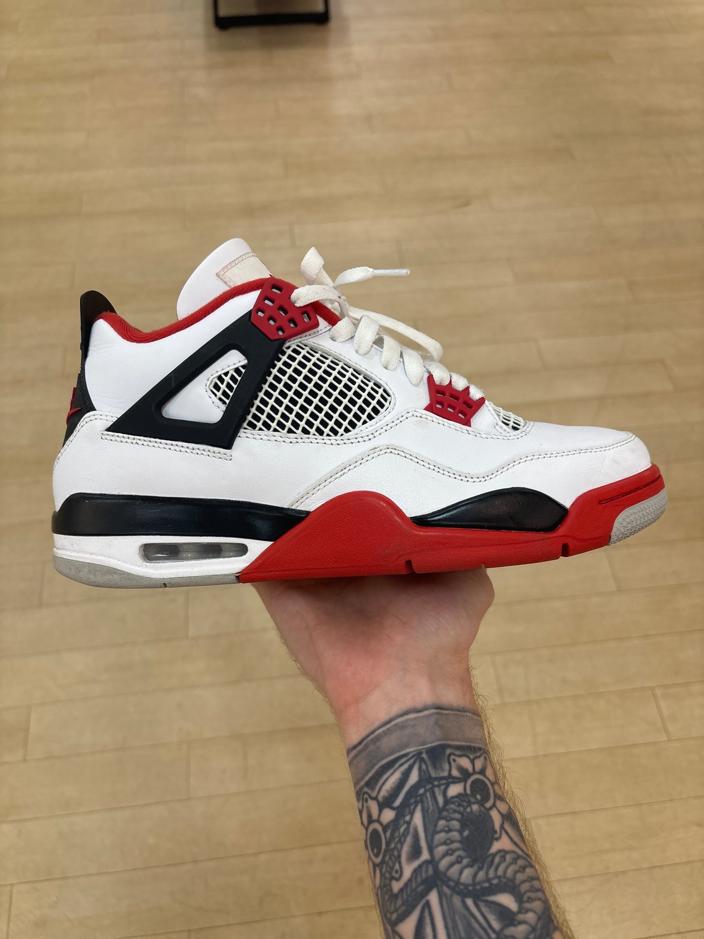 Jordan 4 Fire Red (Used)