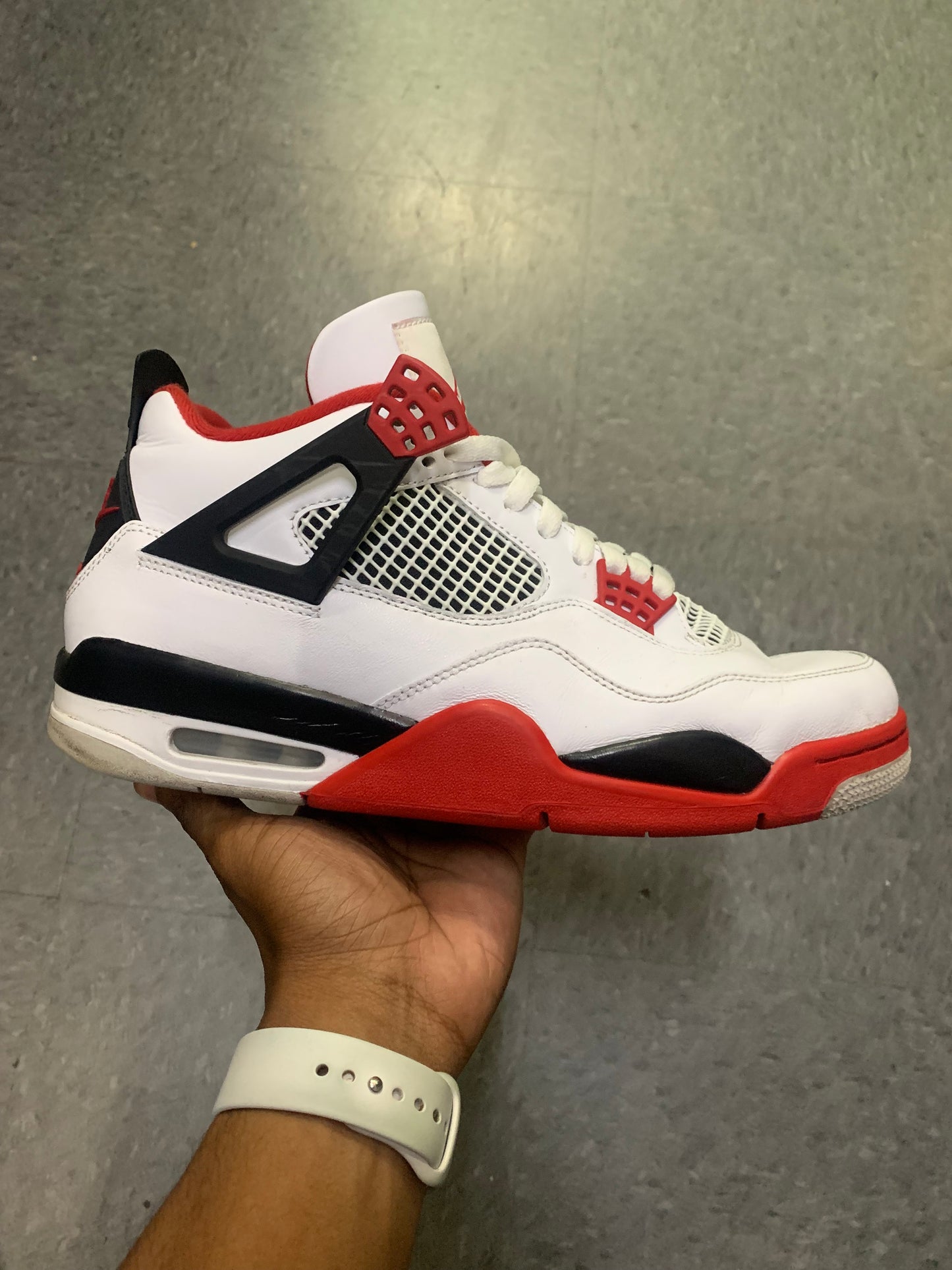 Jordan 4 Fire Red (Used)
