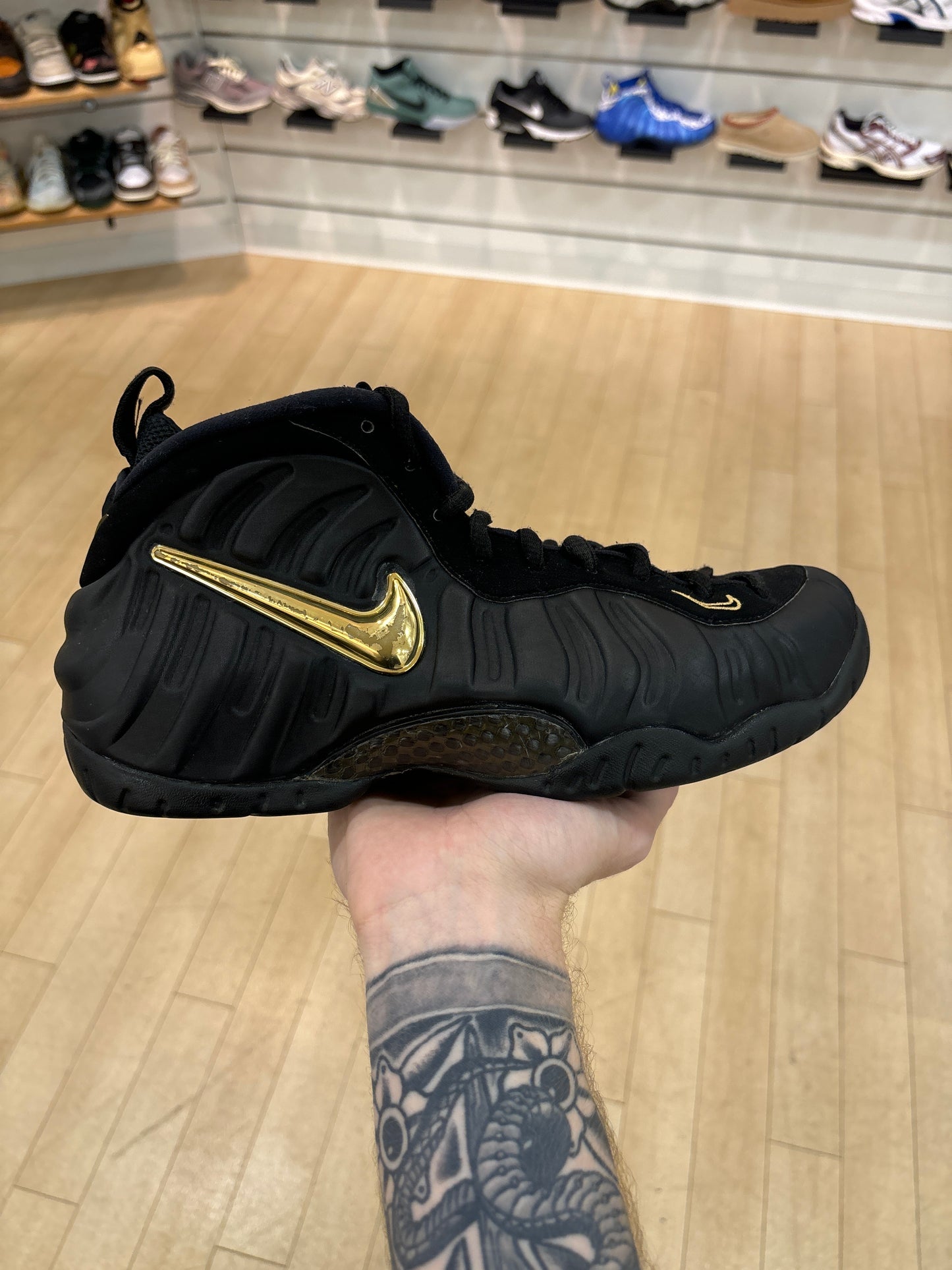 Nike Foamposite Pro Black Metallic Gold (Used)