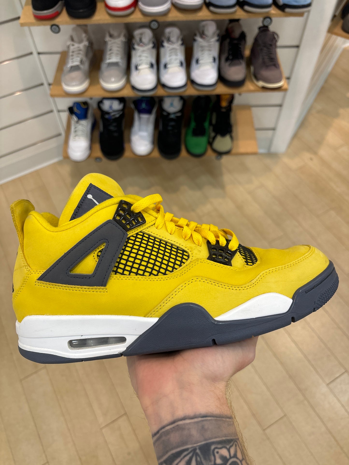 Jordan 4 Lightning (Used) No Box