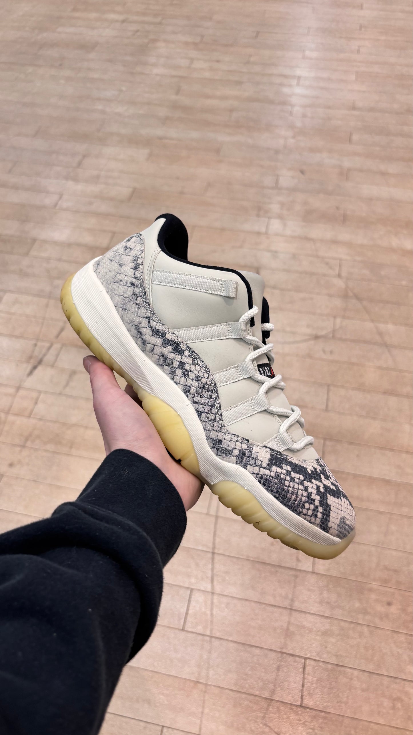 Jordan 11 Low Snake Light Bone (Used)