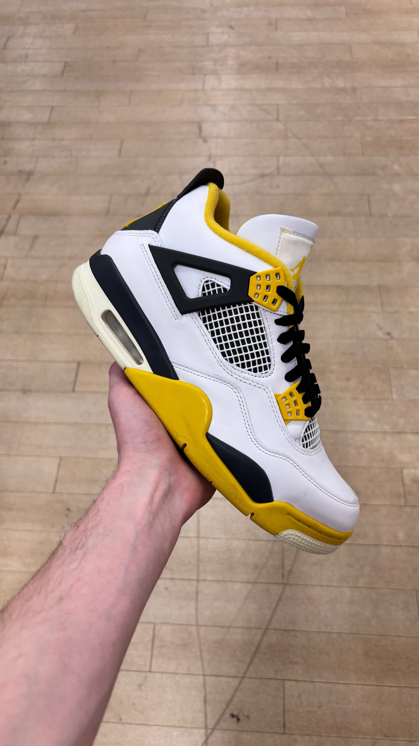 Jordan 4 Vivid Sulfur W (Used)
