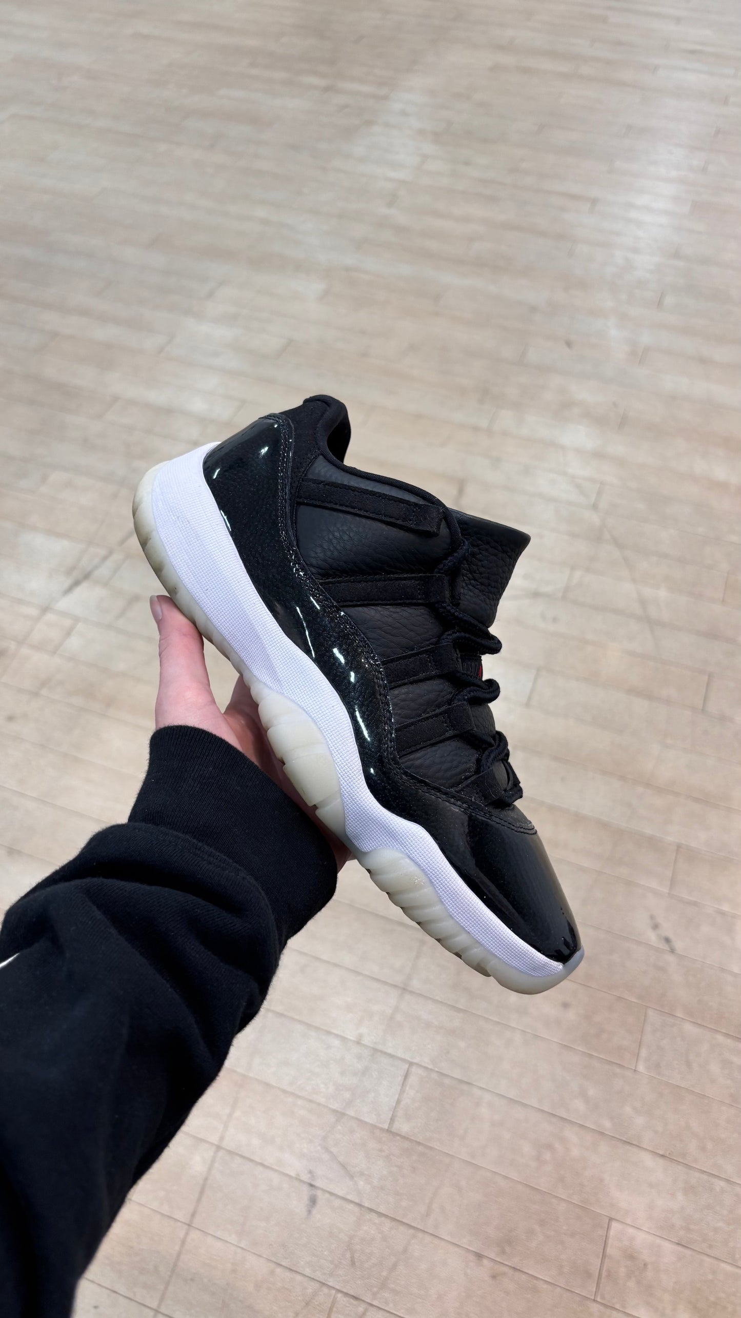 Jordan 11 Low 72-10 (Used)