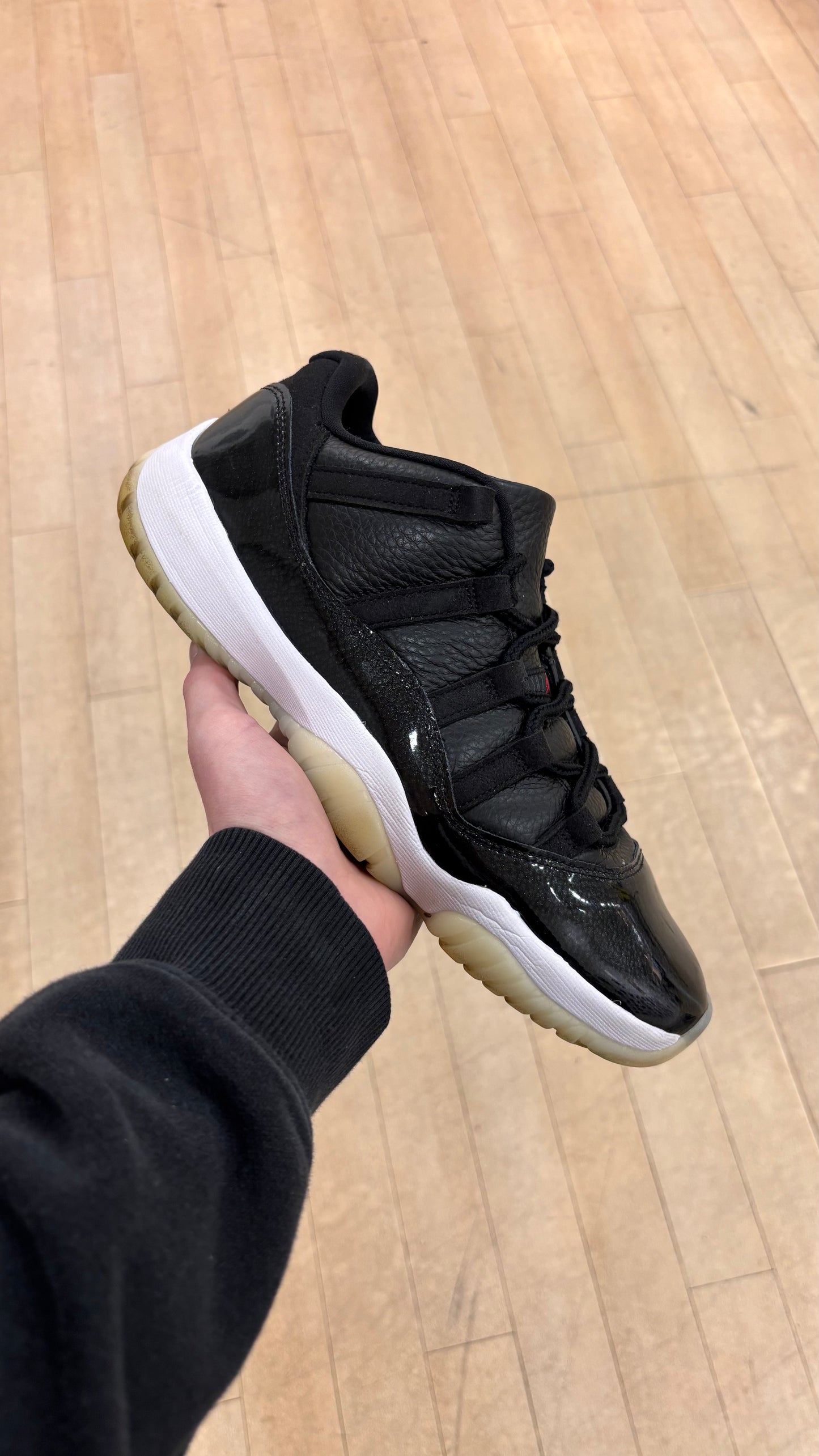 Jordan 11 Low 72-10 (Used)