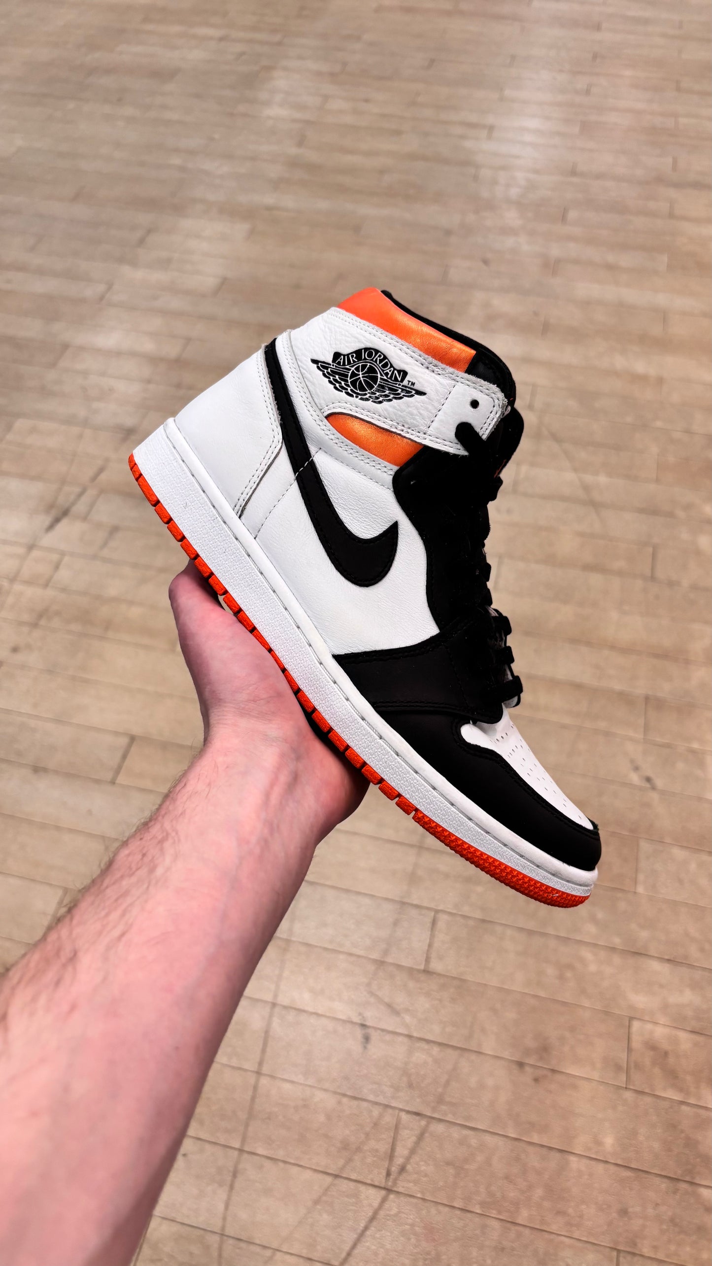 Jordan 1 High Electro Orange (Used)