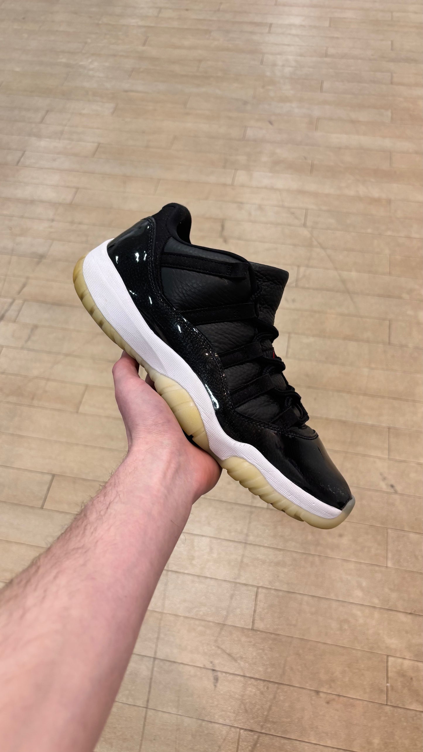 Jordan 11 Low 72-10 (Used)