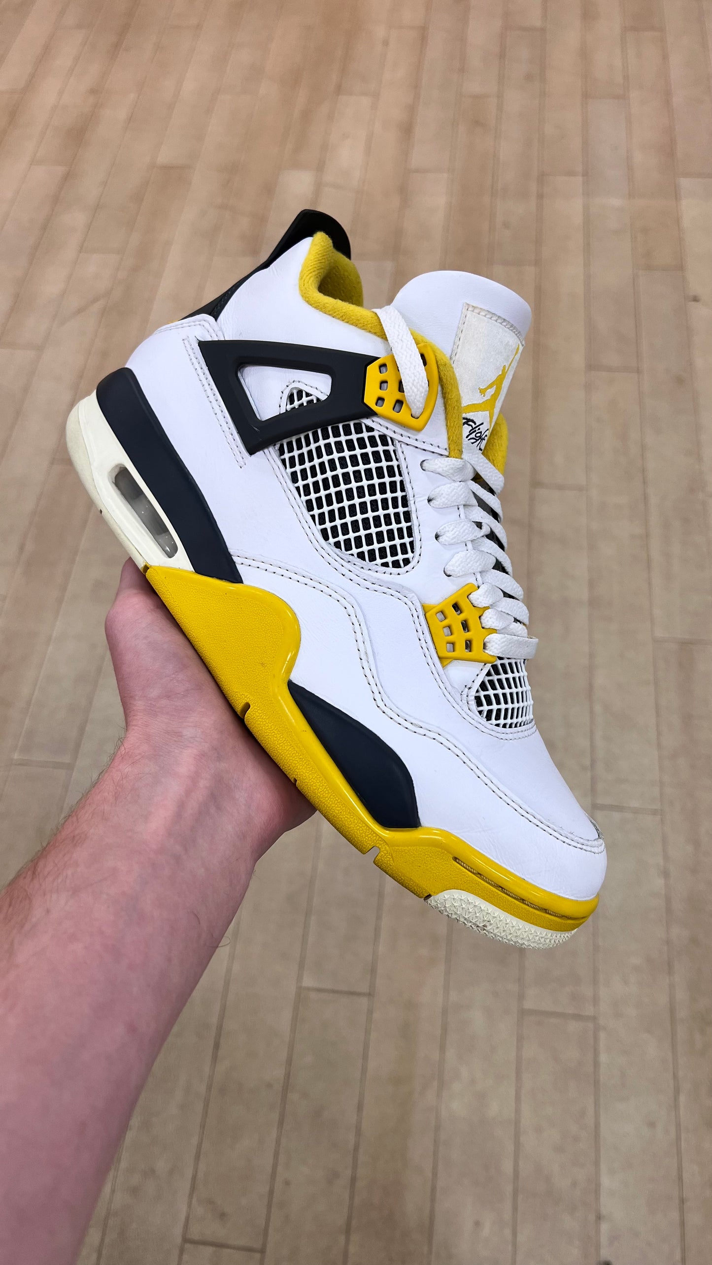 Jordan 4 Vivid Sulfur W (Used)