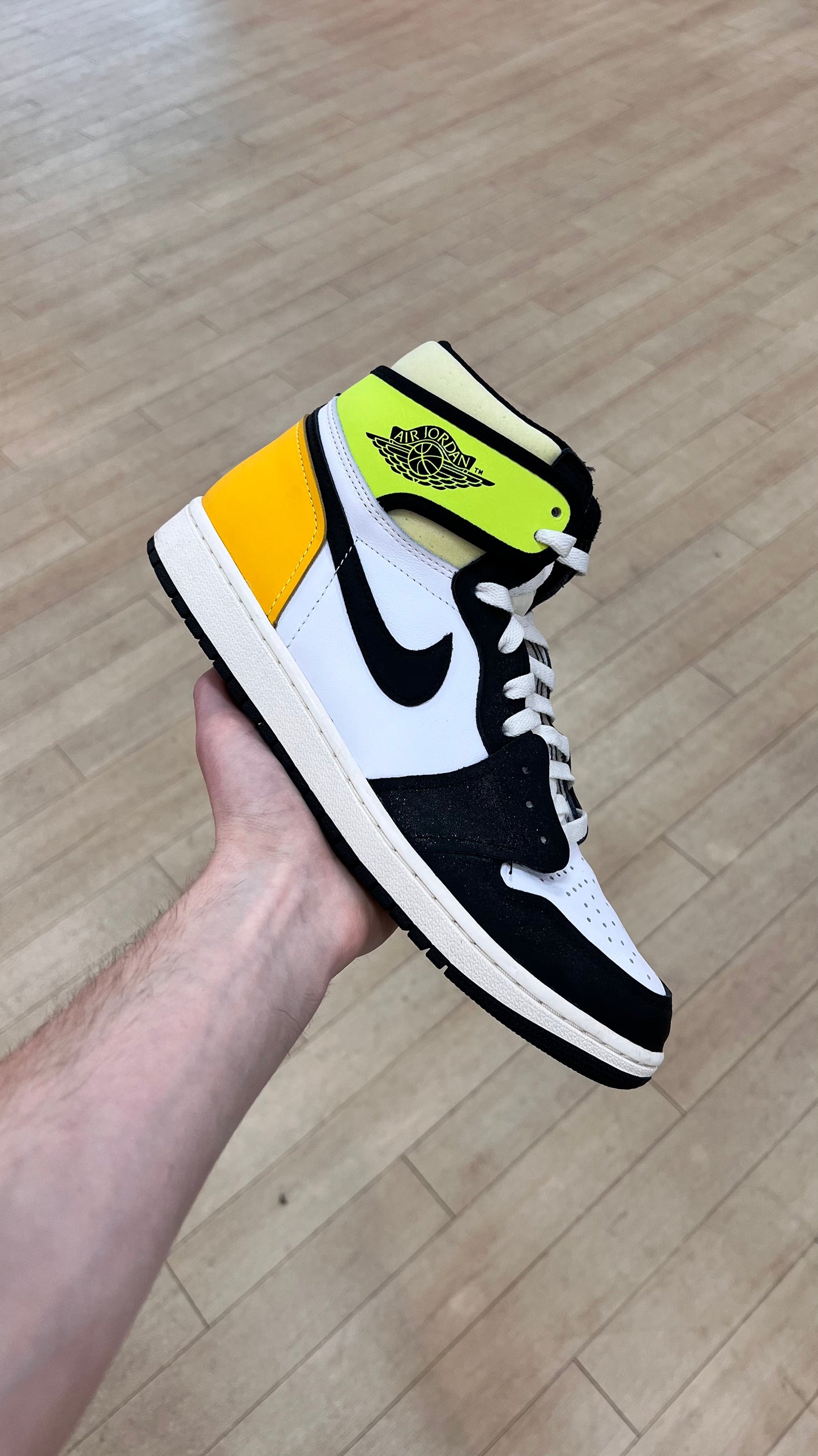 Jordan 1 High Volt Gold (Used)
