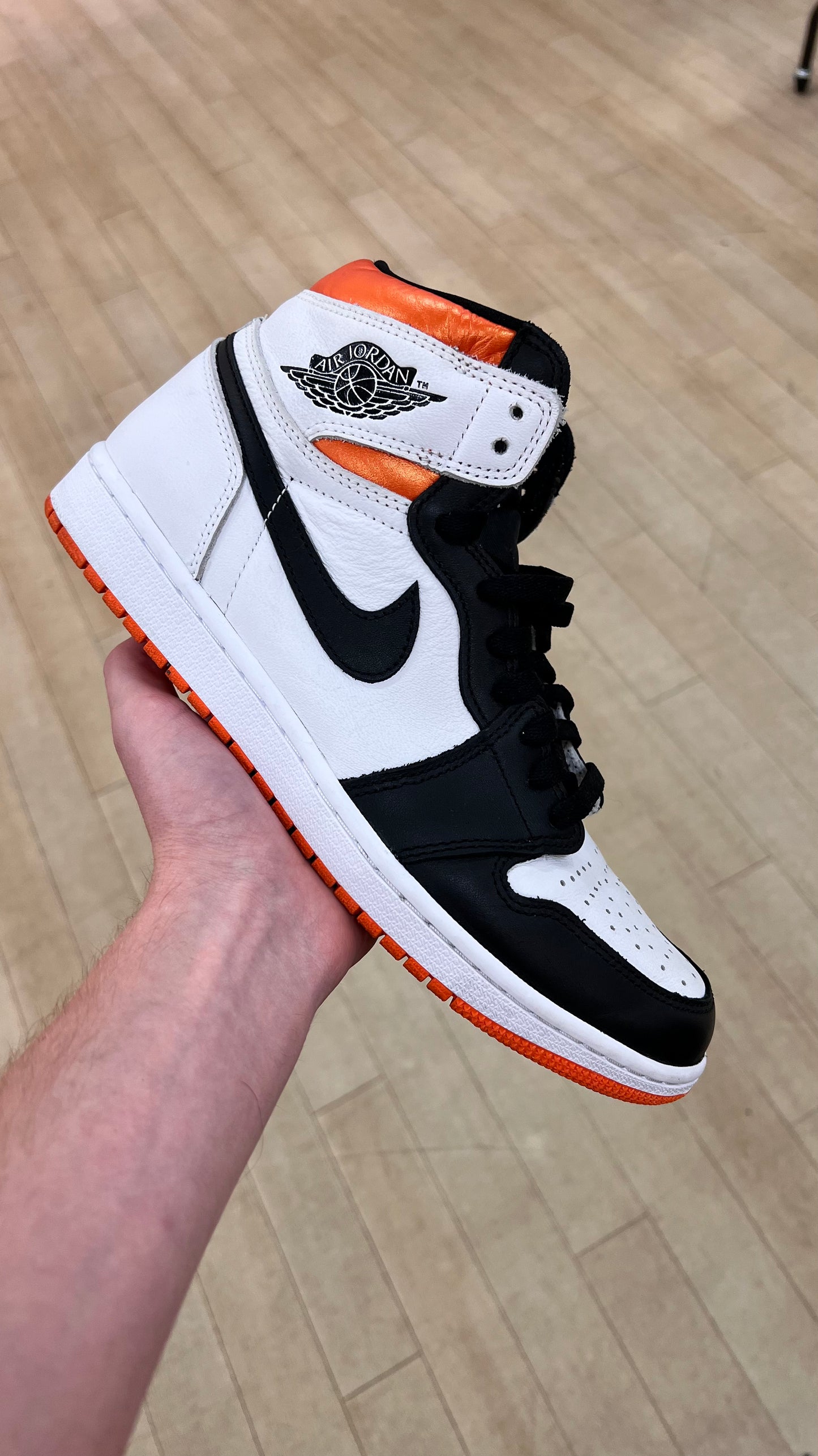 Jordan 1 High Electro Orange (Used)